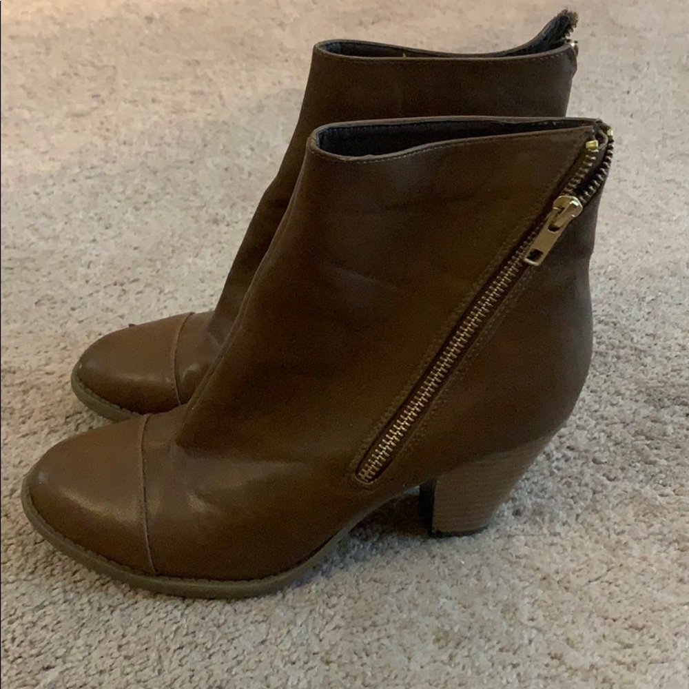 Women’s size 7.5 brown booties